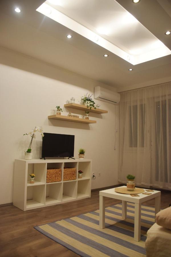 Feel Danube Apartment Zemun Exterior foto