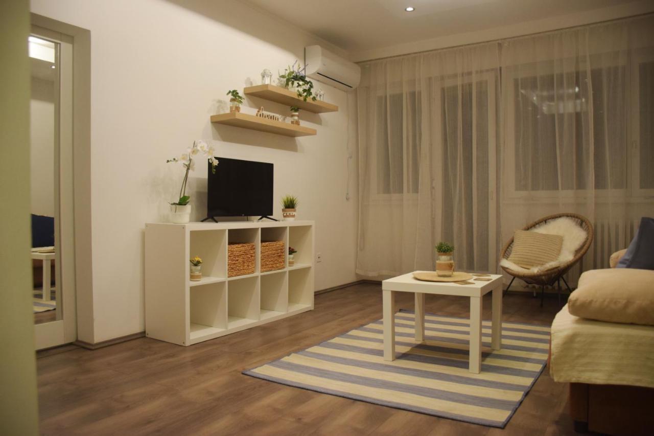 Feel Danube Apartment Zemun Exterior foto