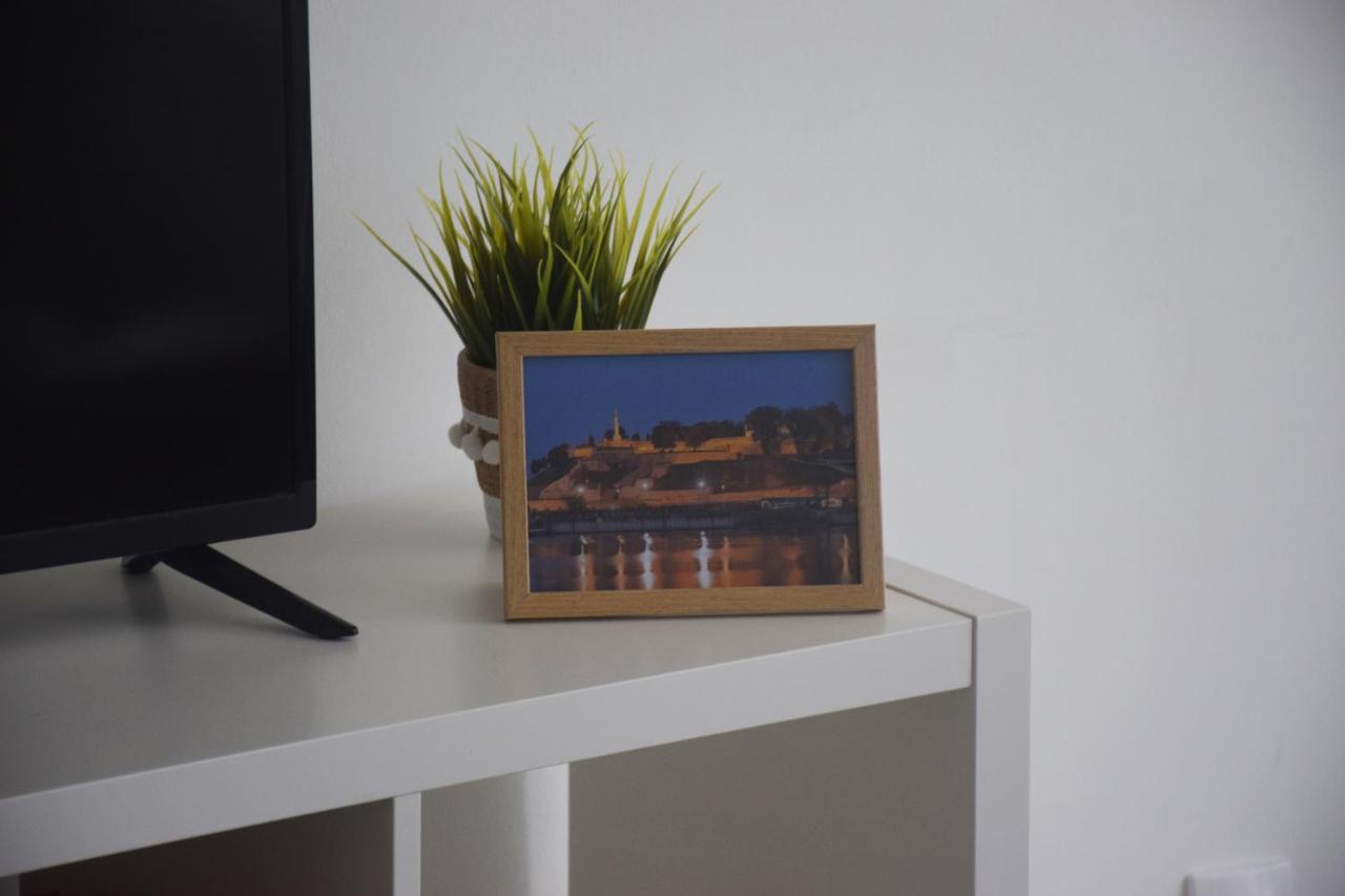 Feel Danube Apartment Zemun Exterior foto